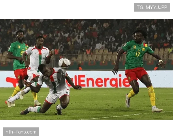 塔普索巴精进头球技术,稳健表现助球队撕破对手防线 塔普索巴精进头球技术,稳健表现助球队撕破对手防线